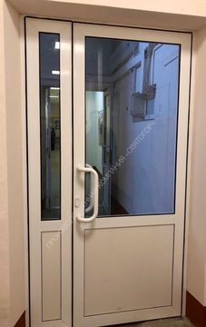 Алюминиевые двери с маятниковым механизмом