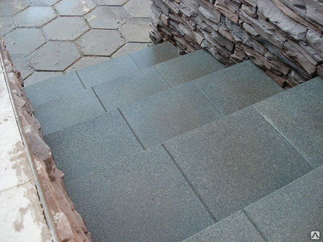 Монтаж резиновой плитки на бетонное основание