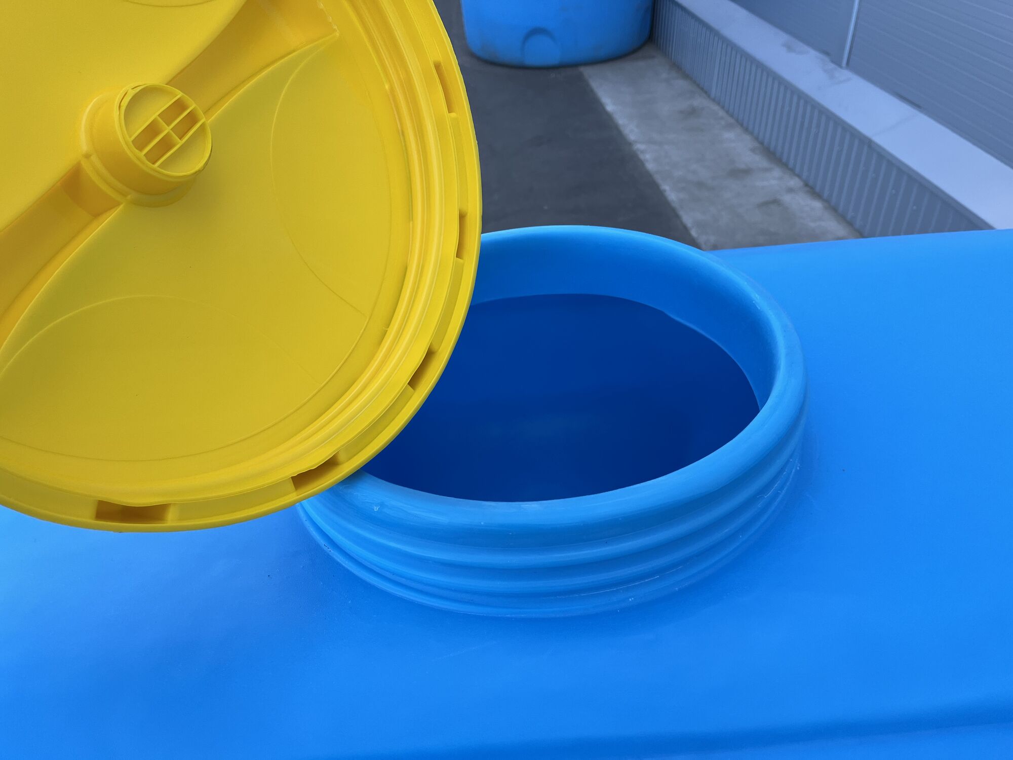 Накопительная пластиковая емкость для воды 1500 литров прямоугольная для хранения 7