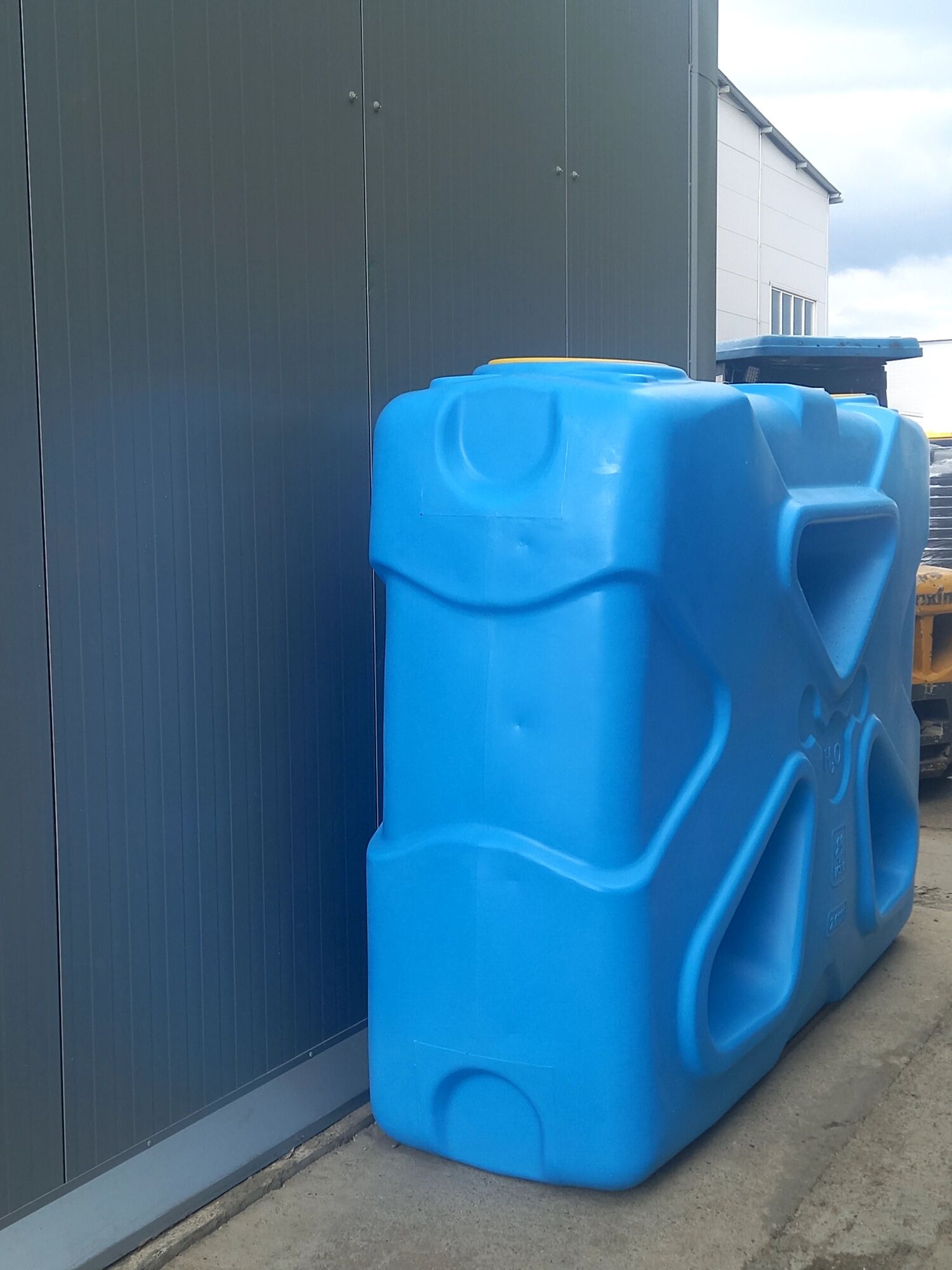 Накопительная емкость прямоугольная 2 куб.м (2000 литров) для воды, автомойки, систем водоснабжения 5