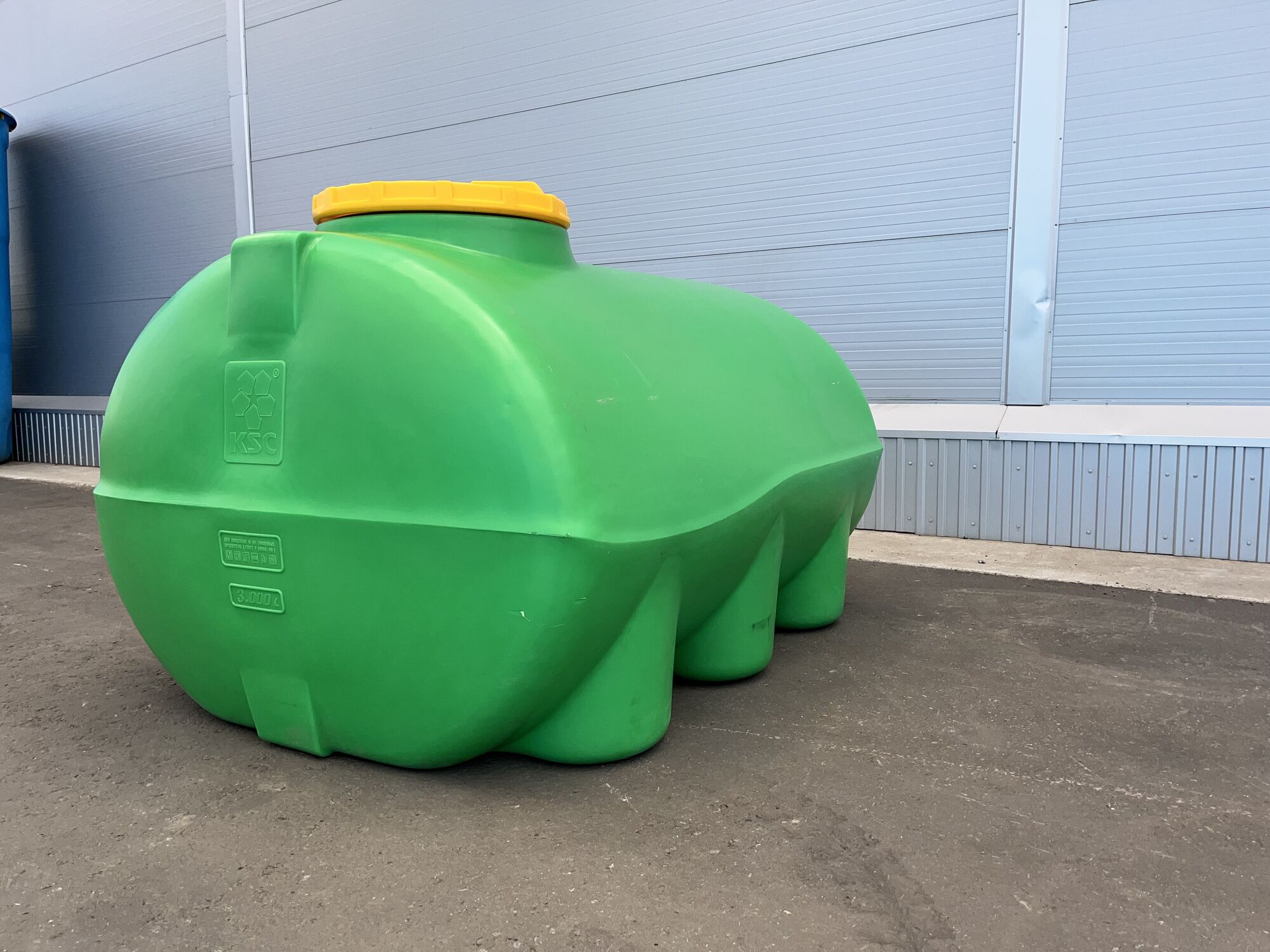 Бочка пластиковая 3000 литров горизонтальной установки для хранения и транспортировки для воды, топлива, удобрений